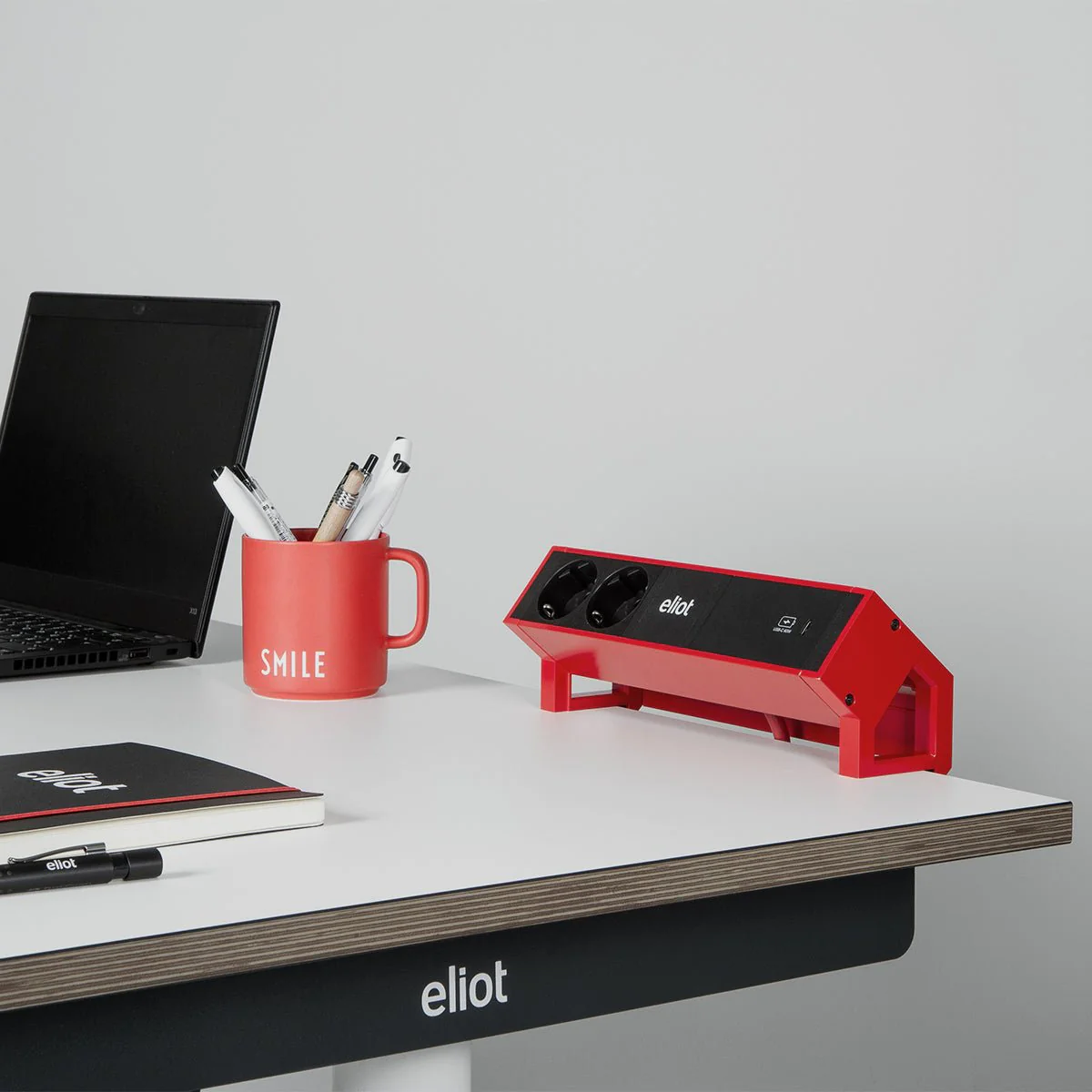 Desk Eliot Red Auftischsteckdose mit 60W USB-C - Image 5